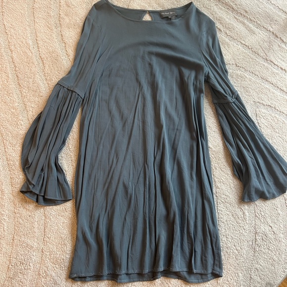 MICHAEL STARS elegant flowy short blue dress with flowy cutout sleeves - Picture 3 of 4